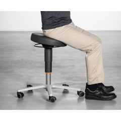 符合人体工学的工作凳，织物衬垫， 带滑轮